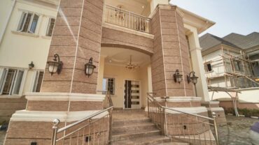 Lovely and tastefully built 5 bedroom detached duplex with Bq and swimming pool